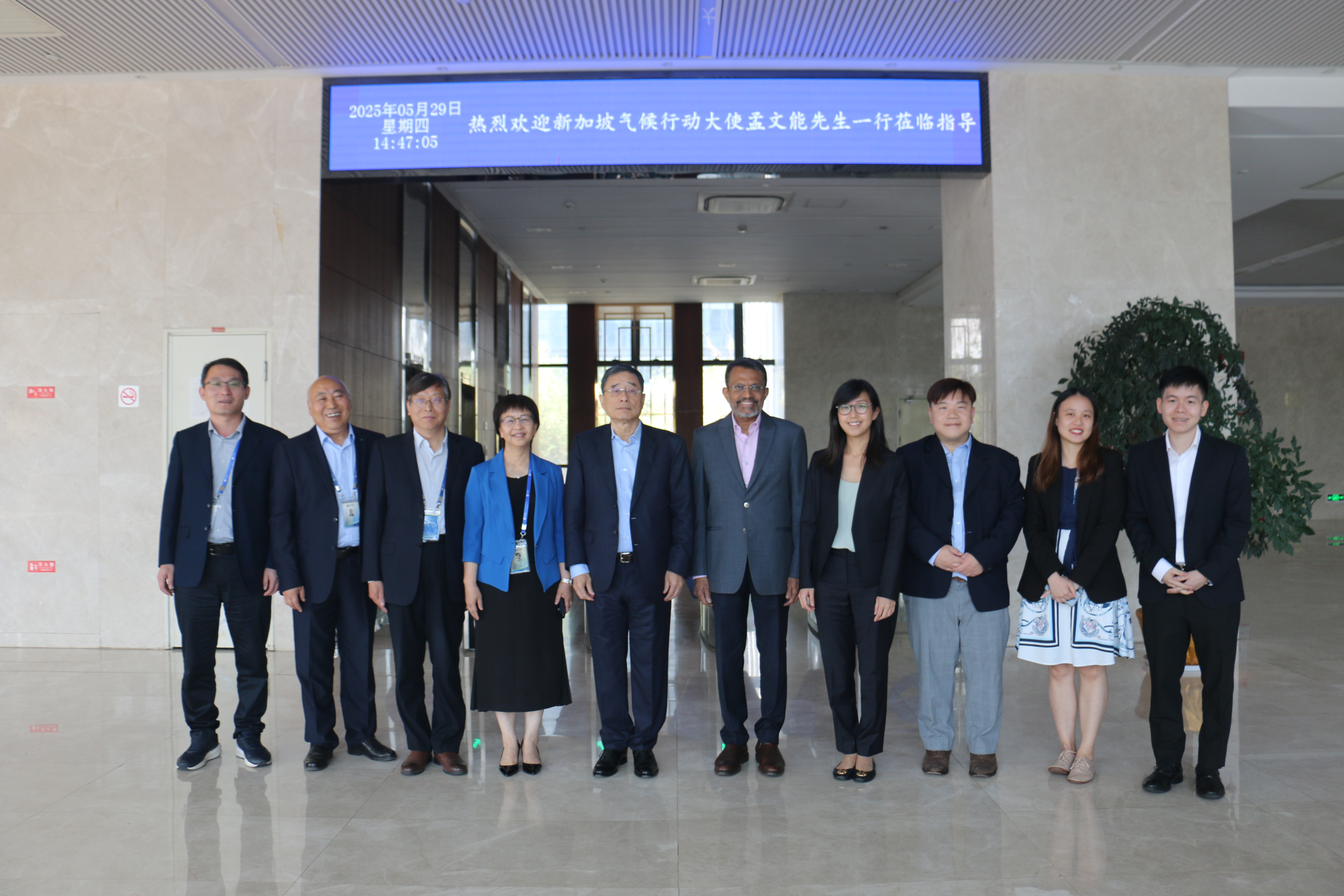 新加坡气候行动大使访问尊龙凯时人生就是搏生态集团 全球首创CCUF技术再获国际赞赏